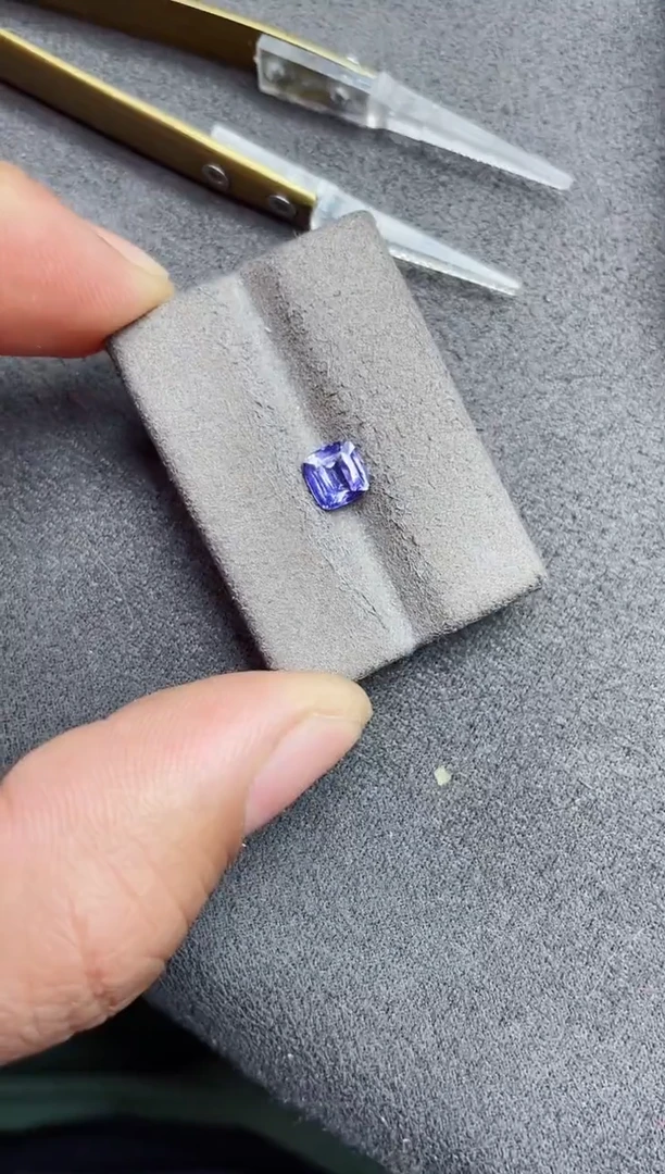 裸石彩色蓝宝石无烧1.2ct