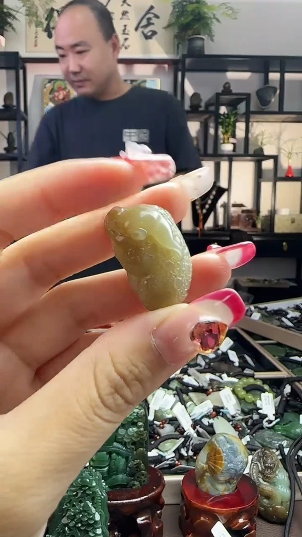 颈饰未镶嵌和田玉金蟾