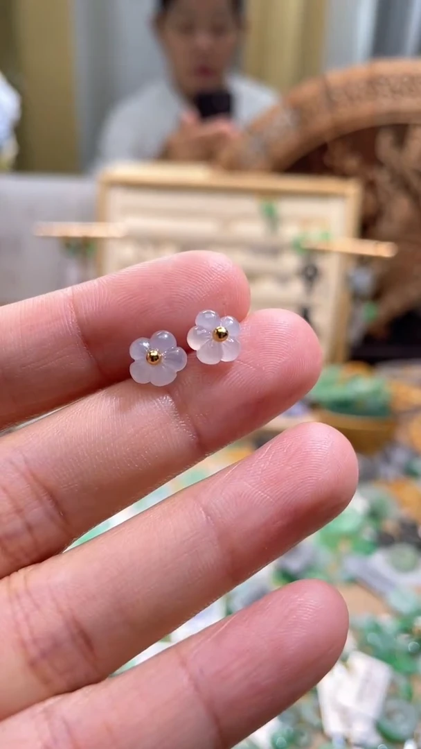 翡翠未镶嵌颈饰花一对