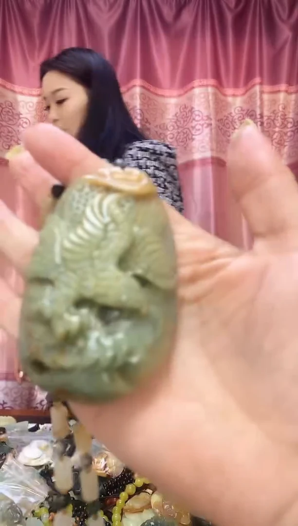 未镶嵌岫玉吊坠