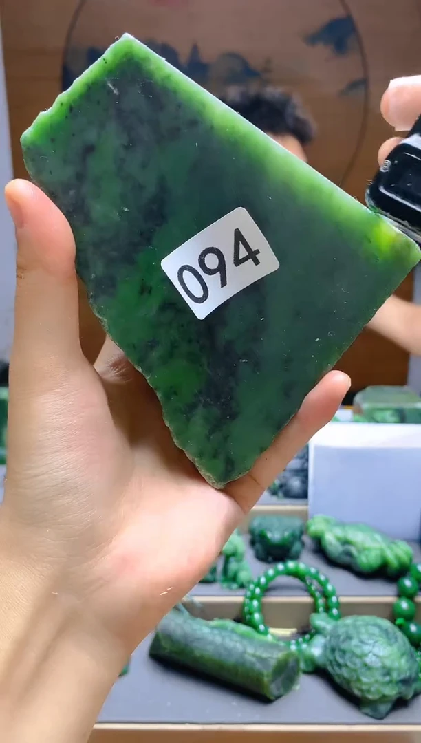 和田玉（碧玉）未镶嵌珠宝半成品1