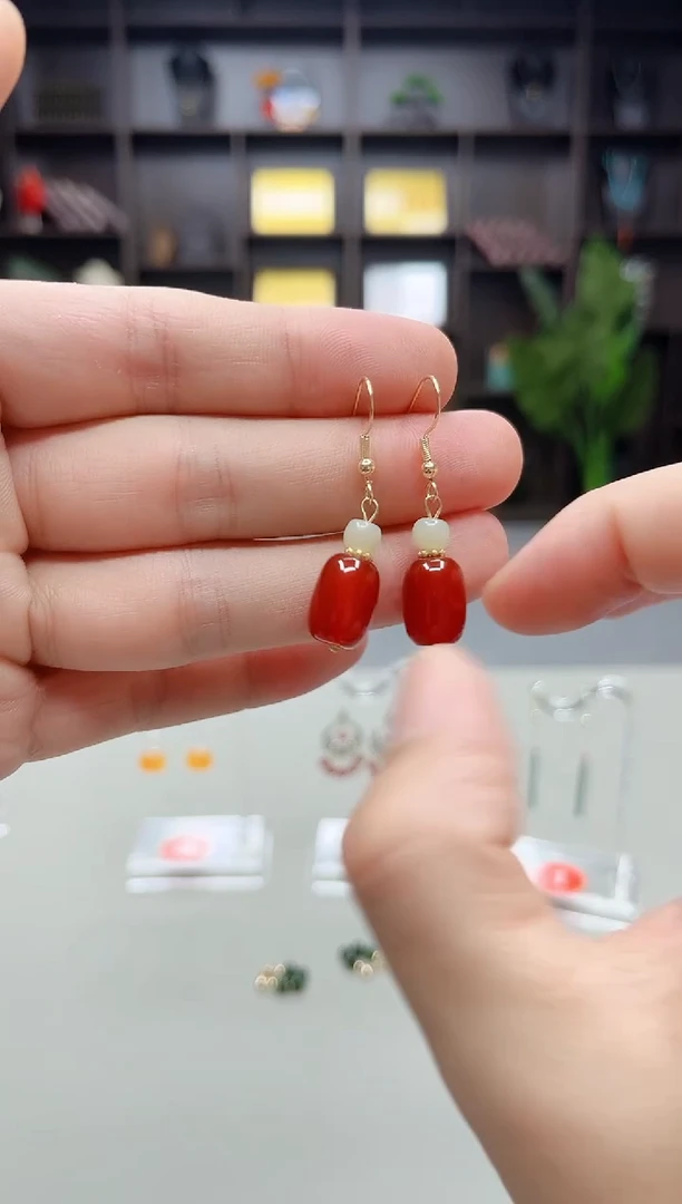 银S925镶嵌耳钉玛瑙/玉髓335000