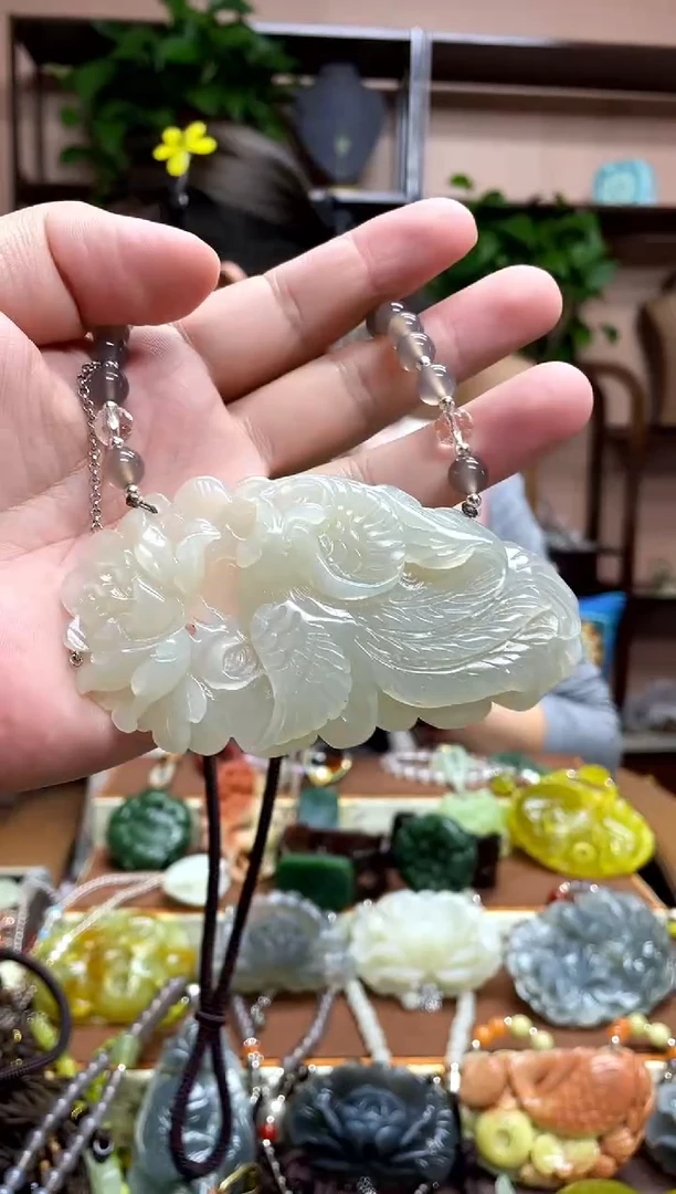未镶嵌岫玉颈饰·