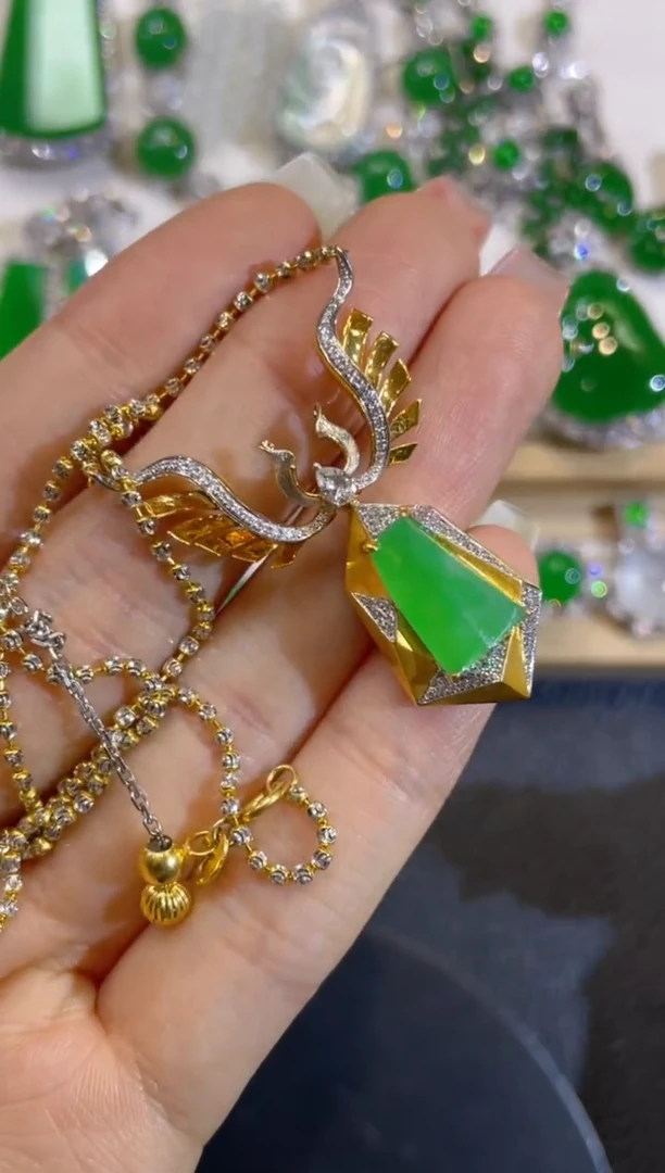 颈饰18K金镶嵌翡翠团购6