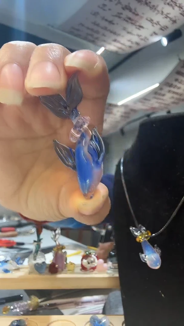颈饰玻璃灯工玻璃 混色鲸鱼