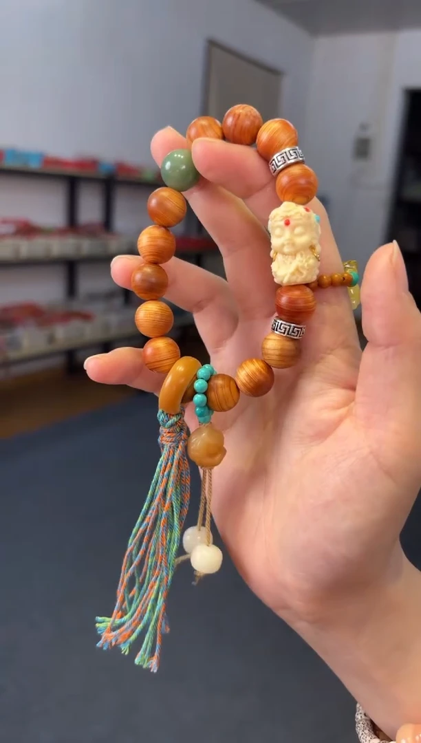 柏木无事牌    1.2崖柏度母手持