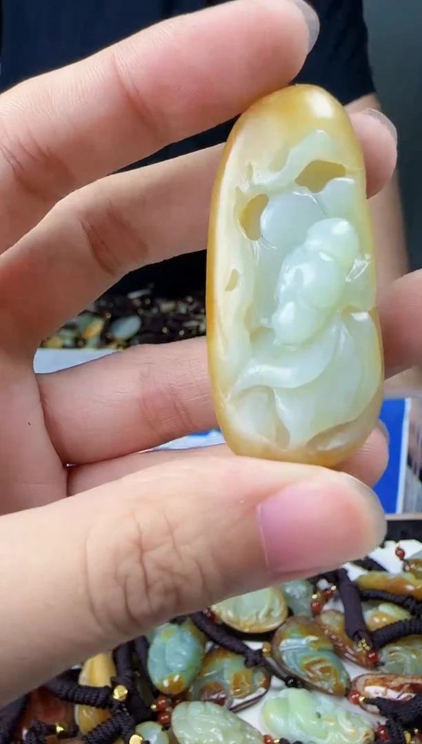 和田玉未镶嵌颈饰1