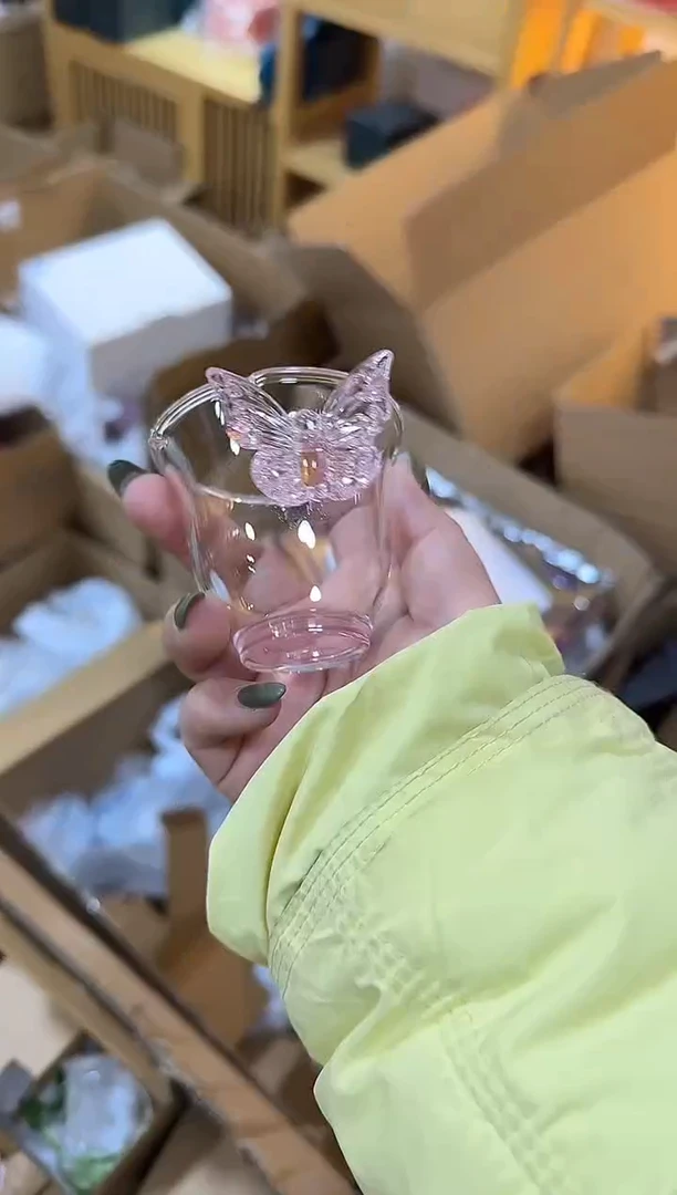 粉色蝴蝶杯