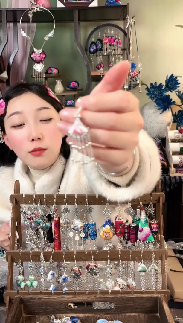彩云南阁非遗老绣苗银饰品723