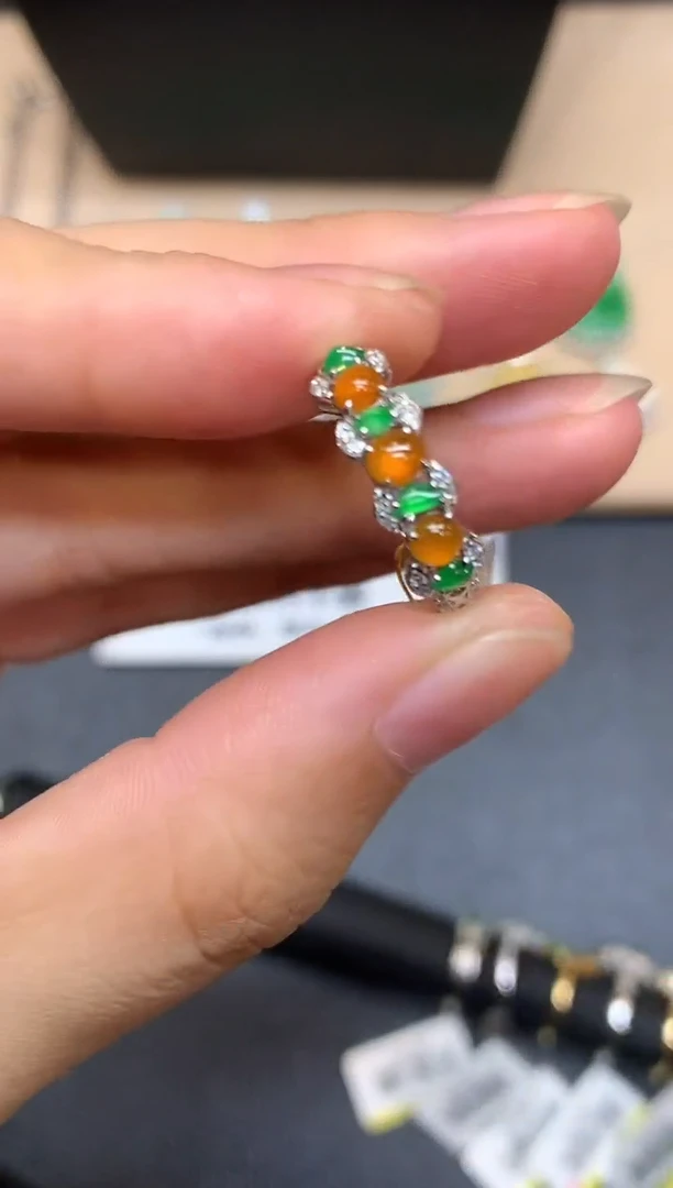 18K金镶嵌戒指翡翠多宝【无服务费