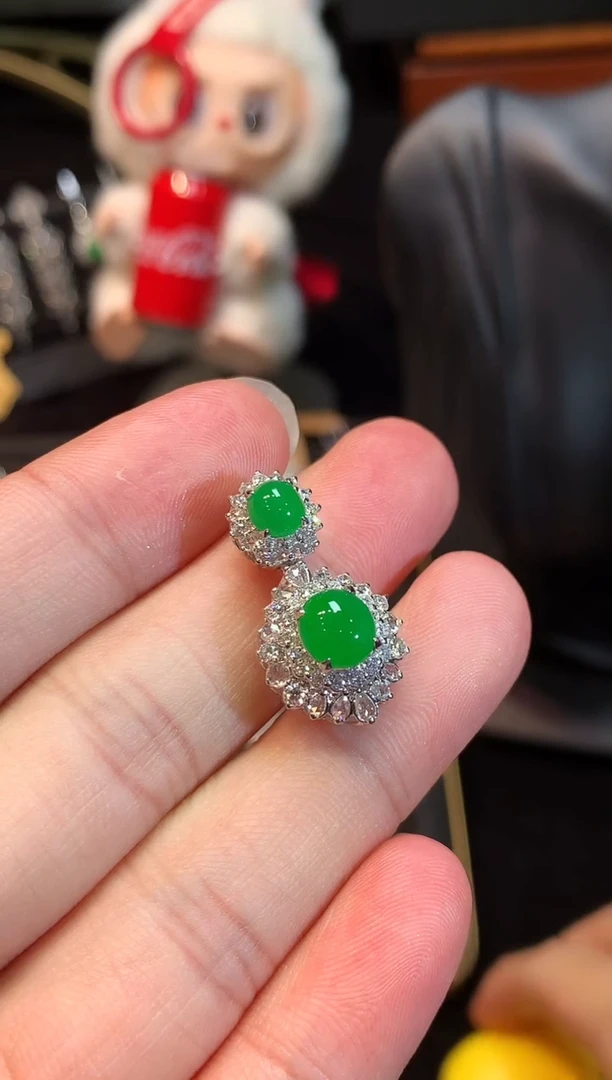 吊坠(赠链)18K金镶嵌翡翠正阳满绿双蛋面吊坠