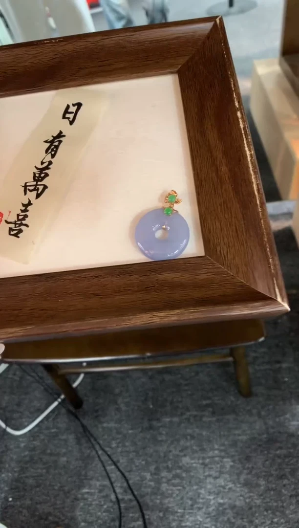 翡翠18K金镶嵌颈饰甜甜圈