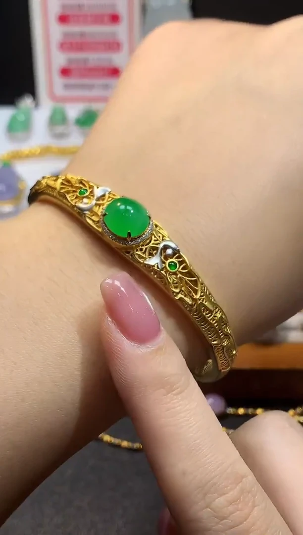 18K金镶嵌手镯翡翠多样性发其一