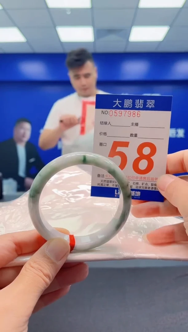 未镶嵌手镯翡翠 AAAAAAAAA