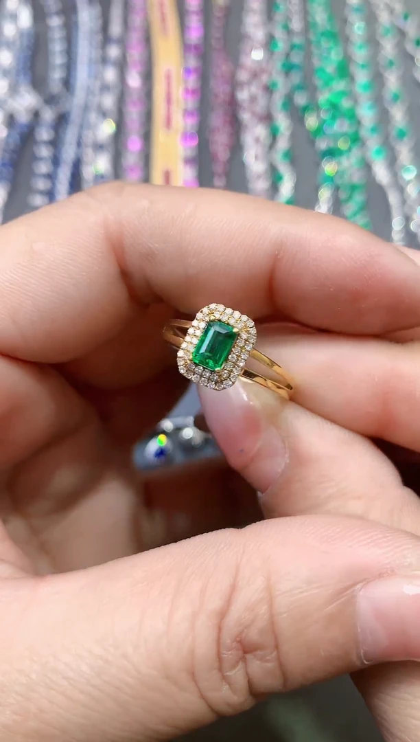 【闪购商品】祖母绿戒指18K金镶嵌0.58ct