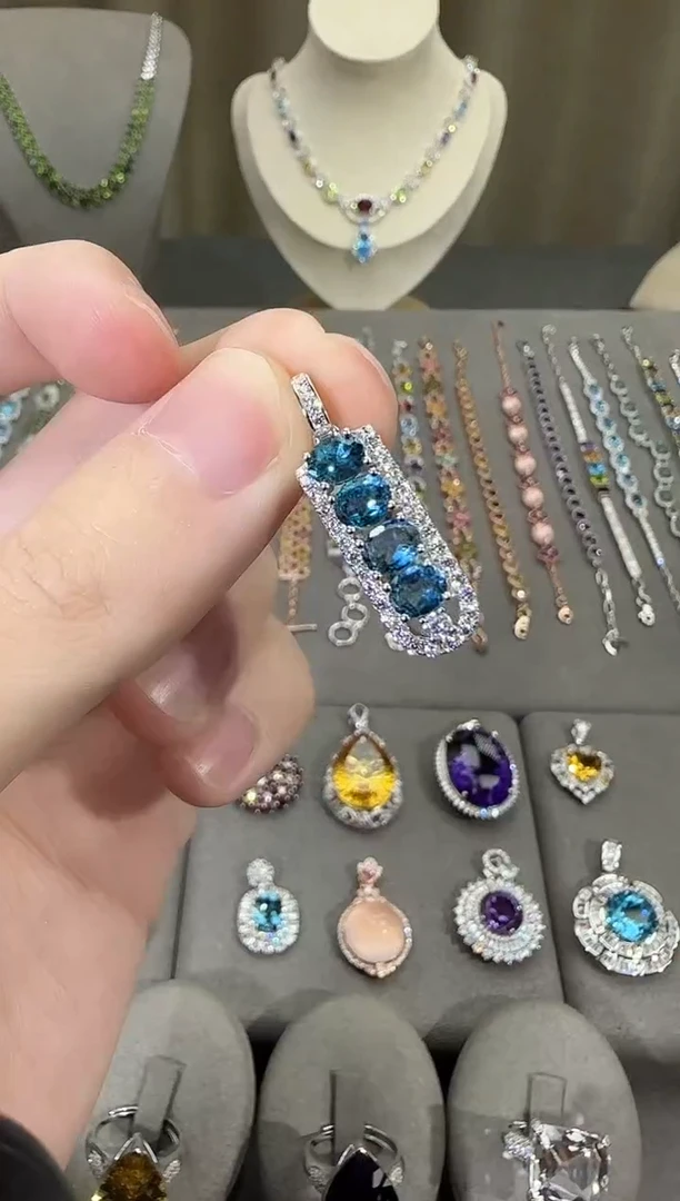 颈饰银S925镶嵌托帕石6*8mm伦敦蓝吊坠