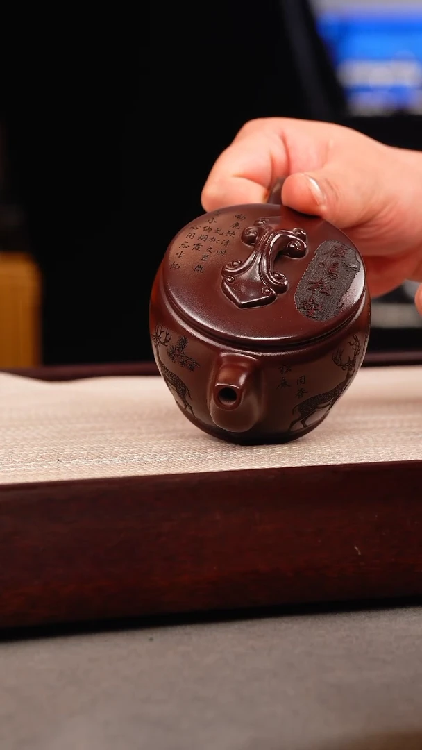 茶壶紫砂石红 如意汉瓦 梅花鹿