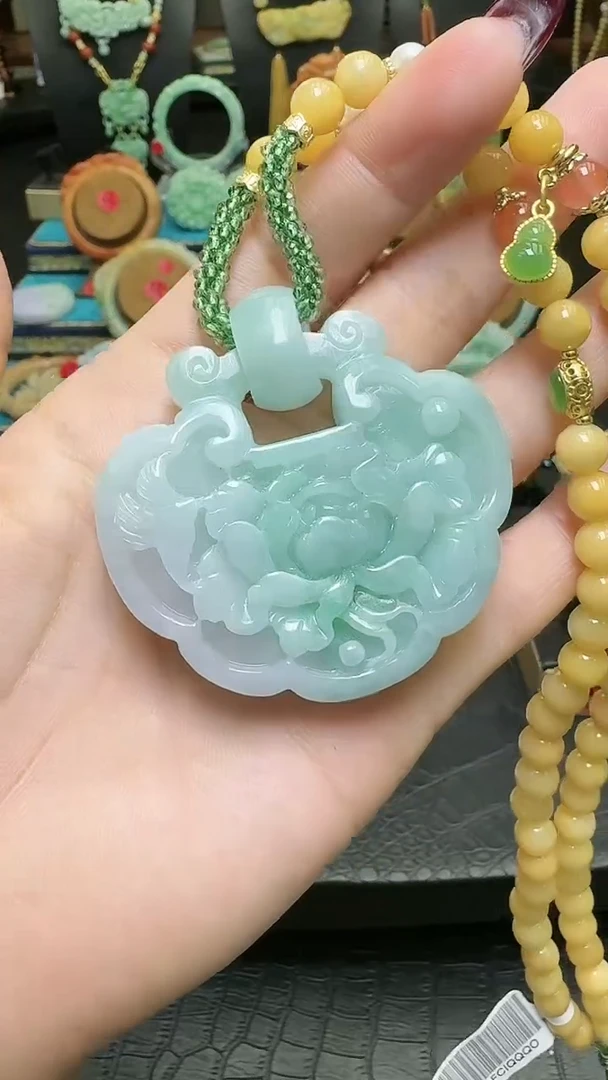 【闪购商品】翡翠颈饰未镶嵌天然翡翠如意花牌