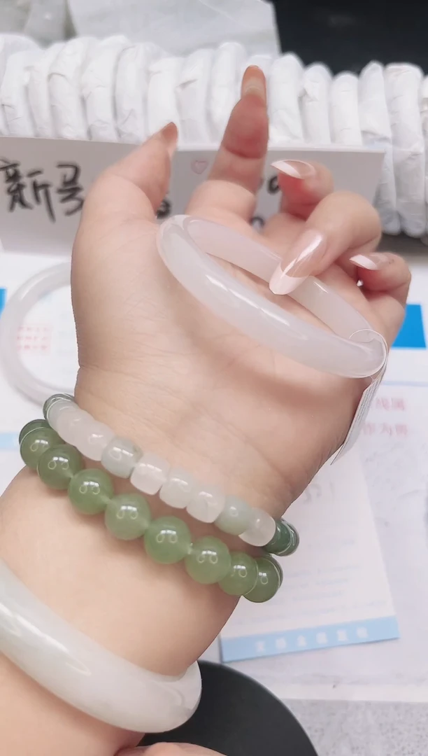 未镶嵌手镯石英质玉119-52.1