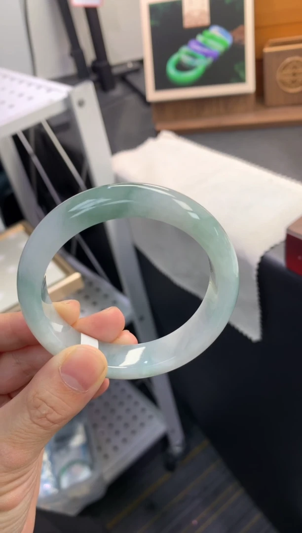 未镶嵌手镯翡翠退货需手镯吊牌标签完好