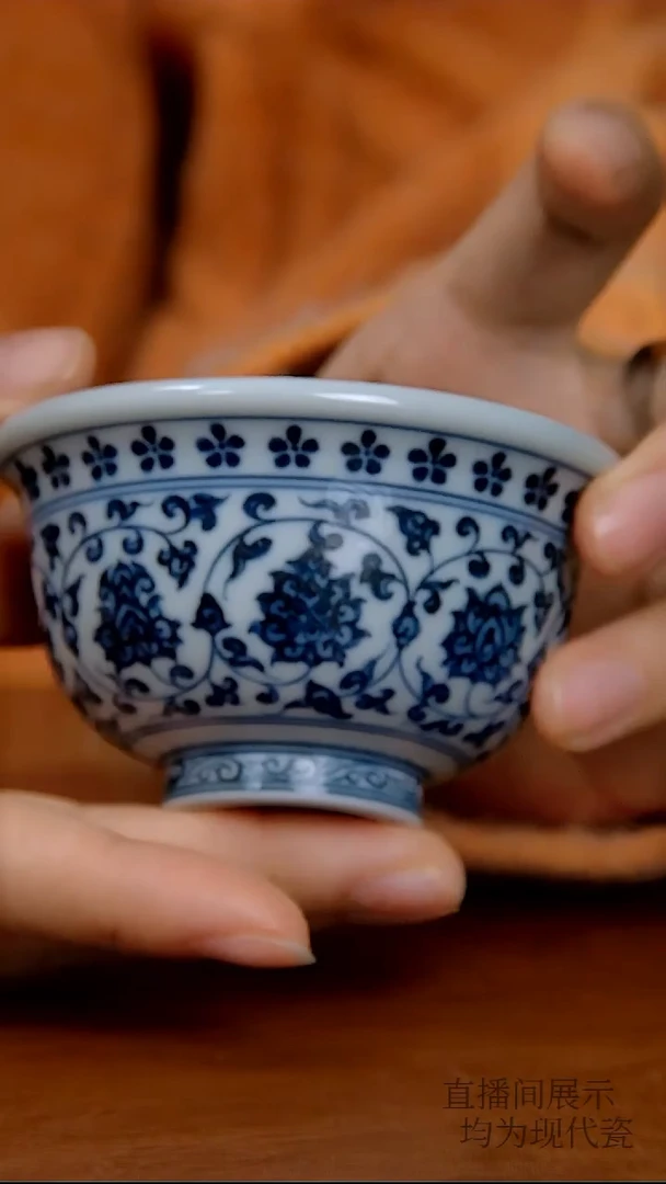 其他瓷仿明缠枝莲双狮小压手杯（柴窑） 582号