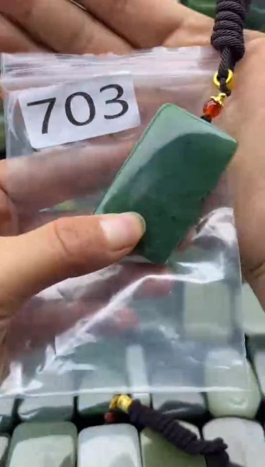 未镶嵌和田玉珠宝半成品牌子
