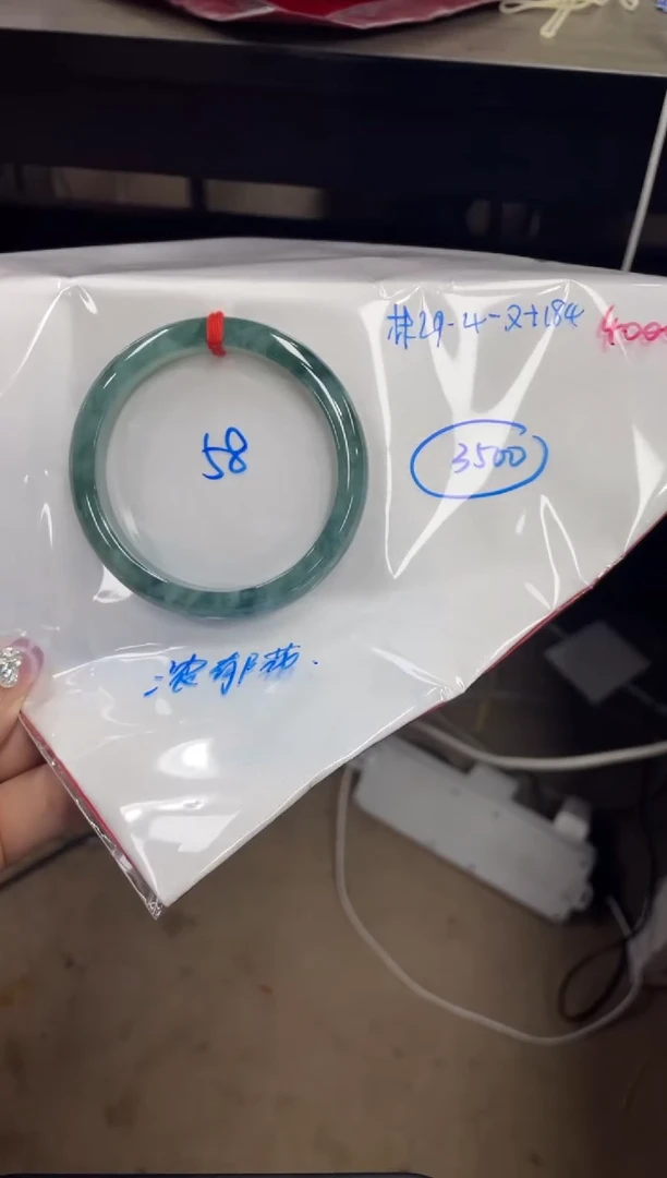 翡翠手镯未镶嵌翡翠手镯