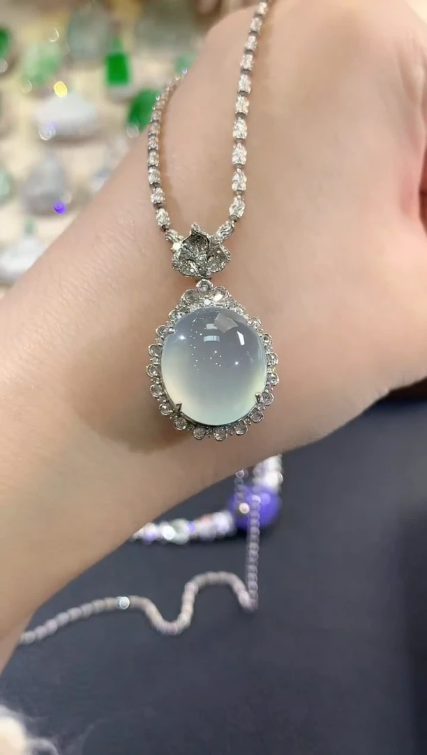 吊坠(不含链)18K金镶嵌翡翠秋**阳d21