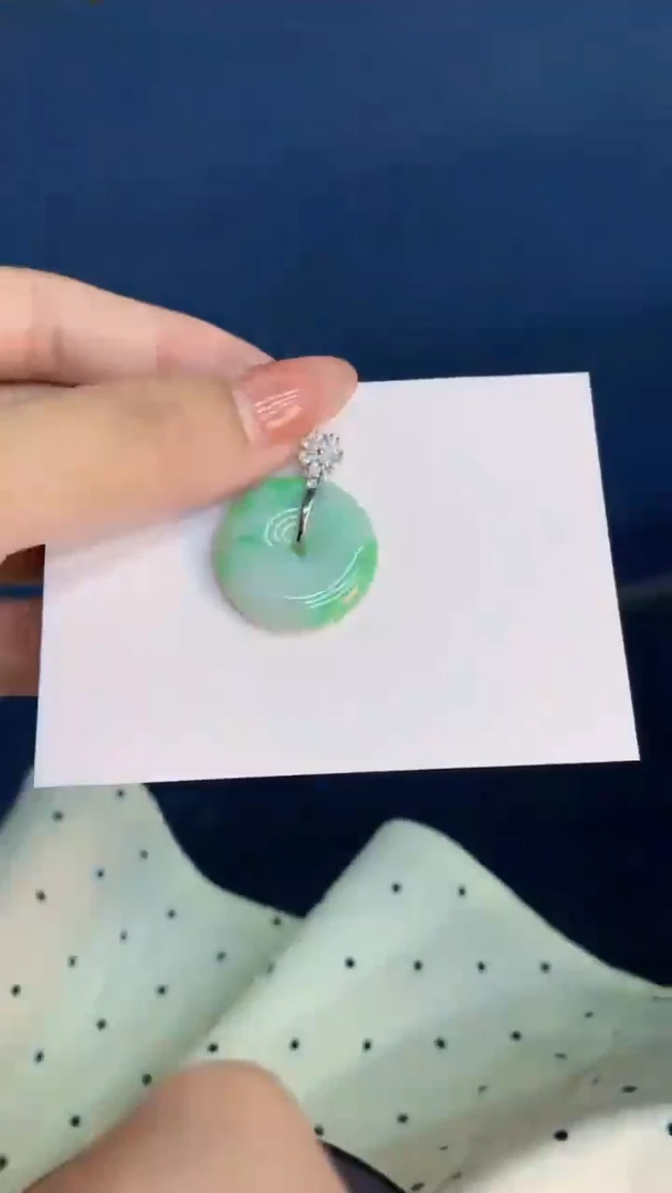 翡翠未镶嵌颈饰           1