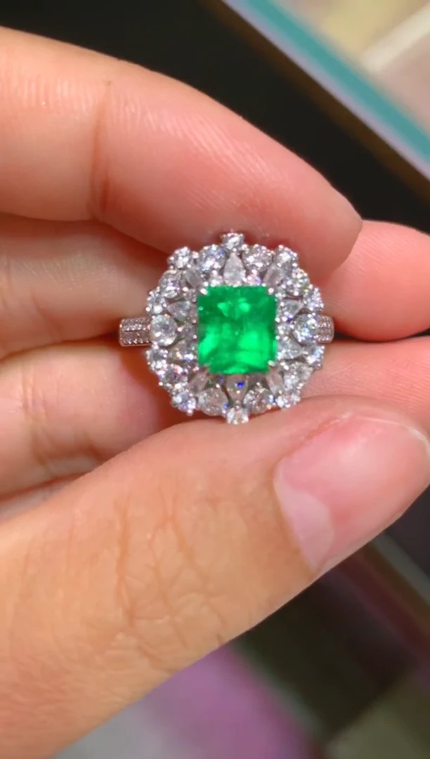 18K金镶嵌戒指祖母绿1.48ct 哥伦比亚