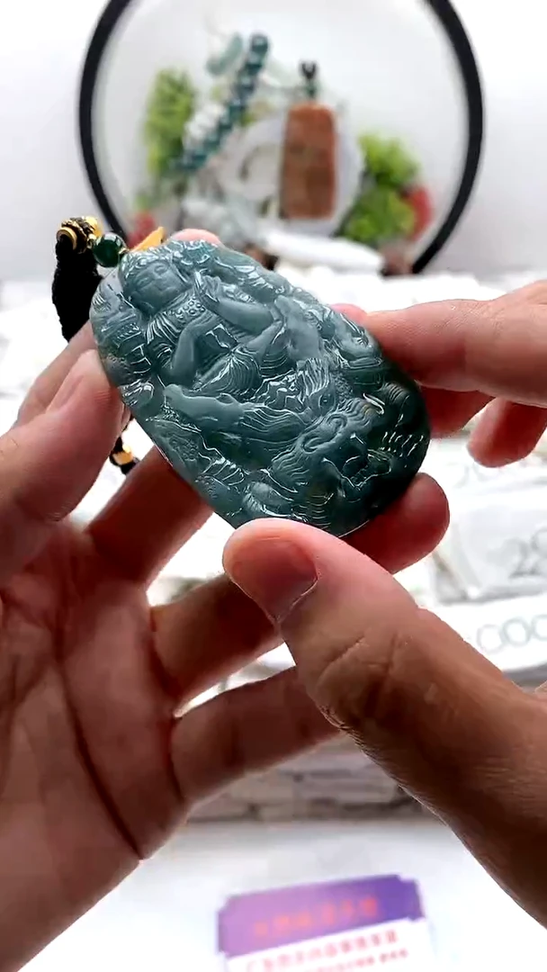 翡翠未镶嵌颈饰大势至