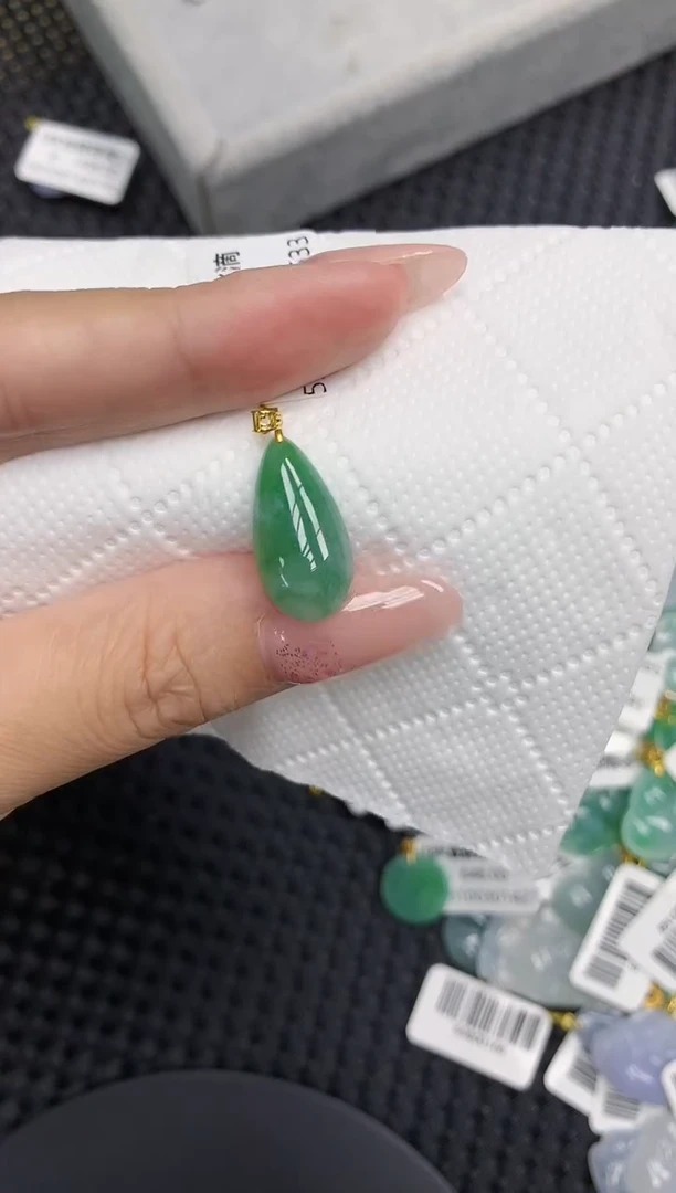 颈饰18K金镶嵌翡翠1111111111