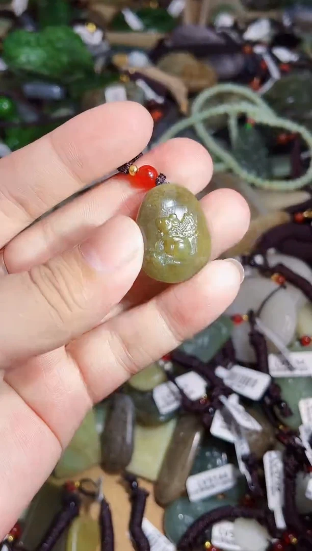 颈饰未镶嵌和田玉1