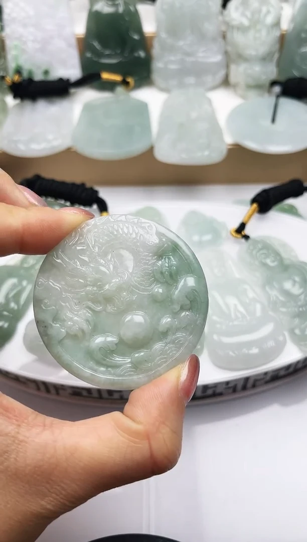 颈饰未镶嵌翡翠