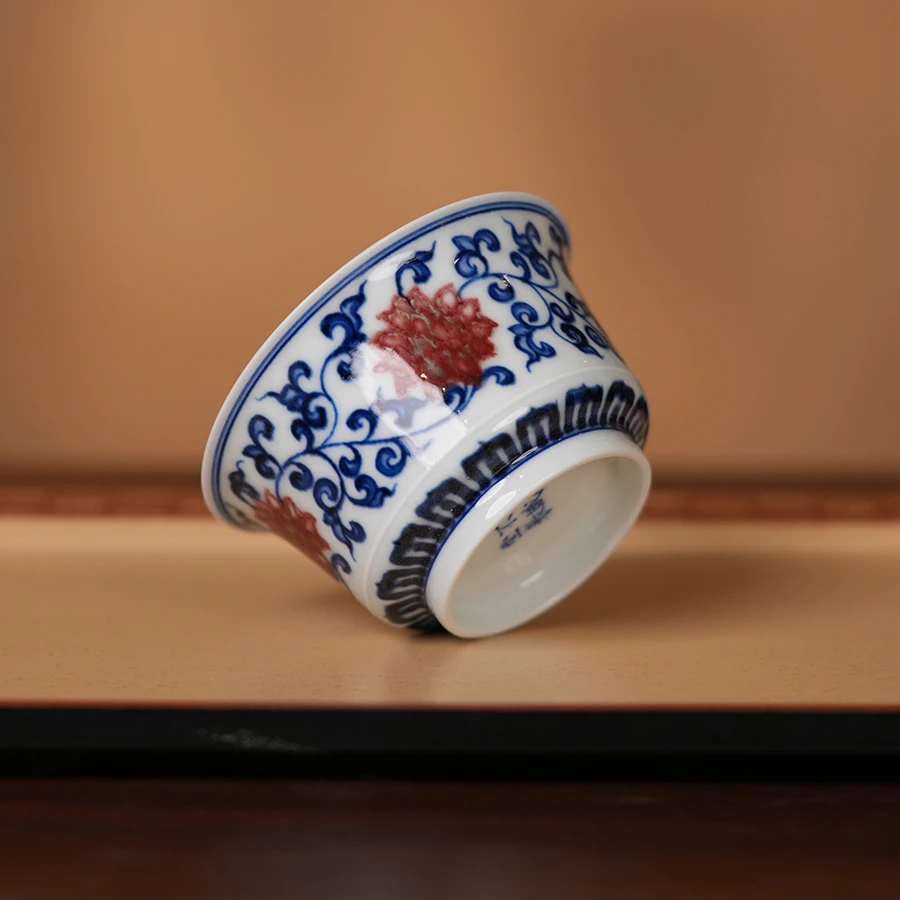 不識堂 青花釉里红缠枝莲马蹄杯