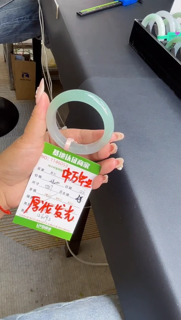 未镶嵌手镯翡翠多人