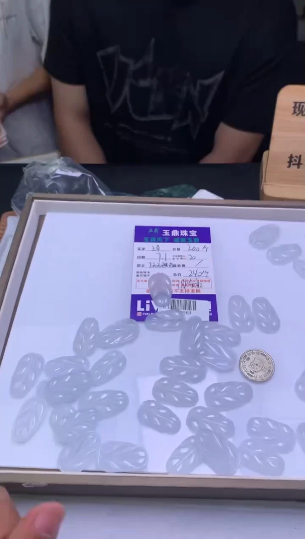 翡翠18K金镶嵌吊坠(不含链)多样性发其一-F02003583