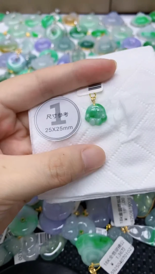 翡翠18K金镶嵌颈饰11111111