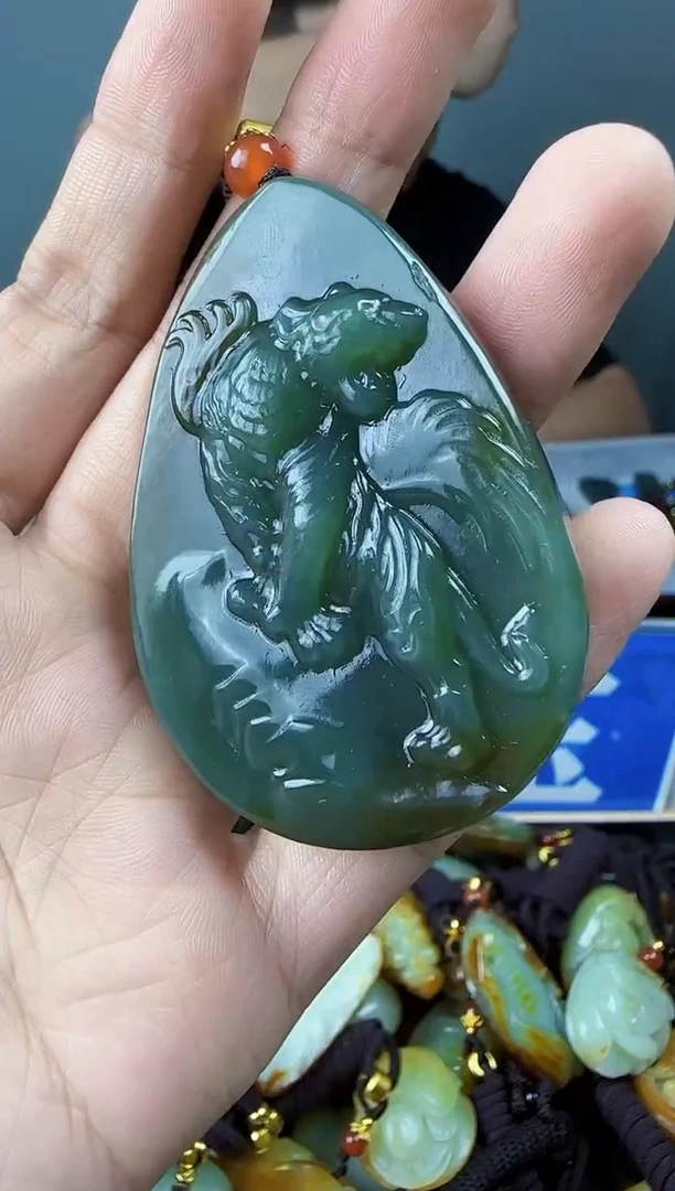 和田玉未镶嵌颈饰1