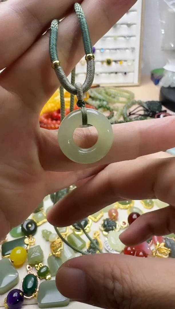 吊坠(不含链)未镶嵌和田玉吊坠(不含链) 未镶嵌 和田玉