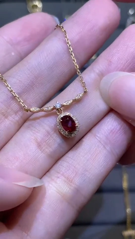 颈饰18K金镶嵌红宝石无烧0.57ct