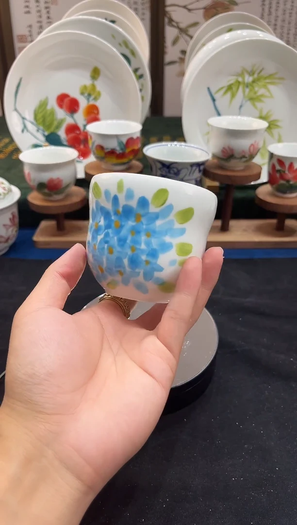 摆件景德镇手工手绘高温釉下高白泥绣球花水杯