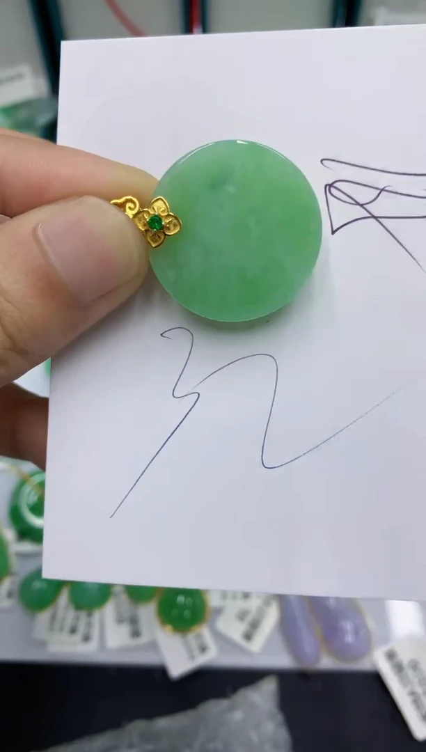 翡翠未镶嵌颈饰翡翠