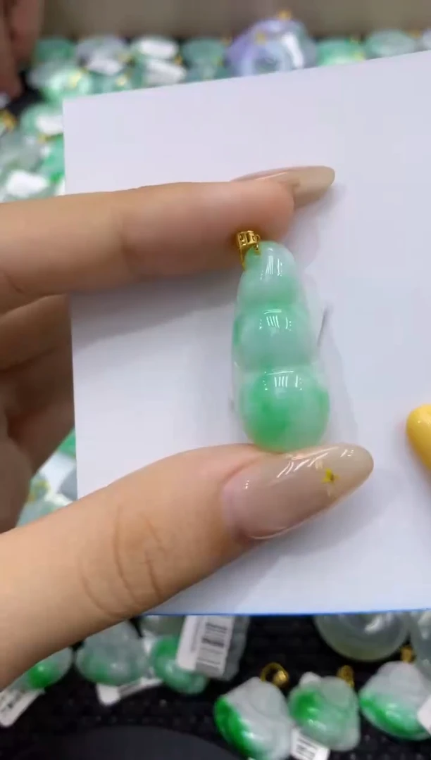 颈饰18K金镶嵌翡翠天然缅甸翡翠A货
