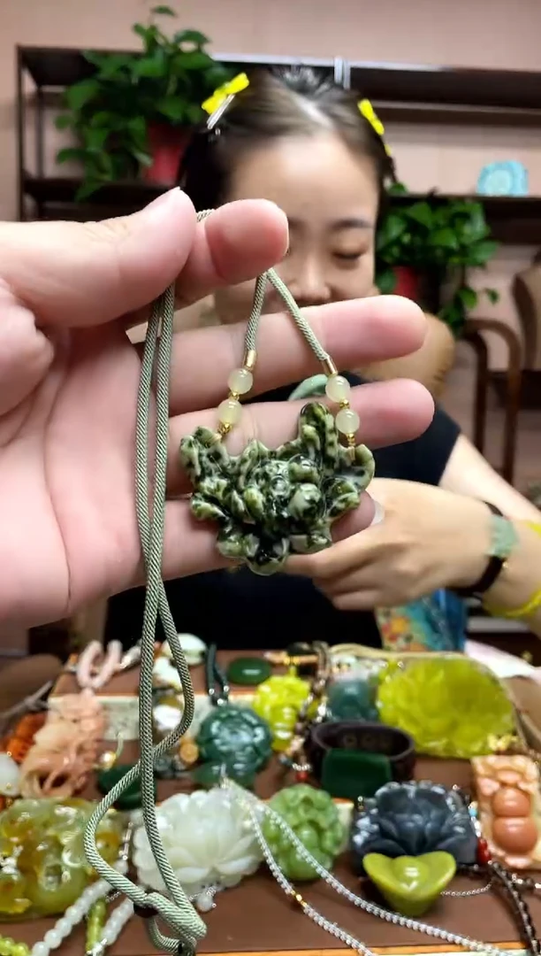 未镶嵌岫玉吊坠·