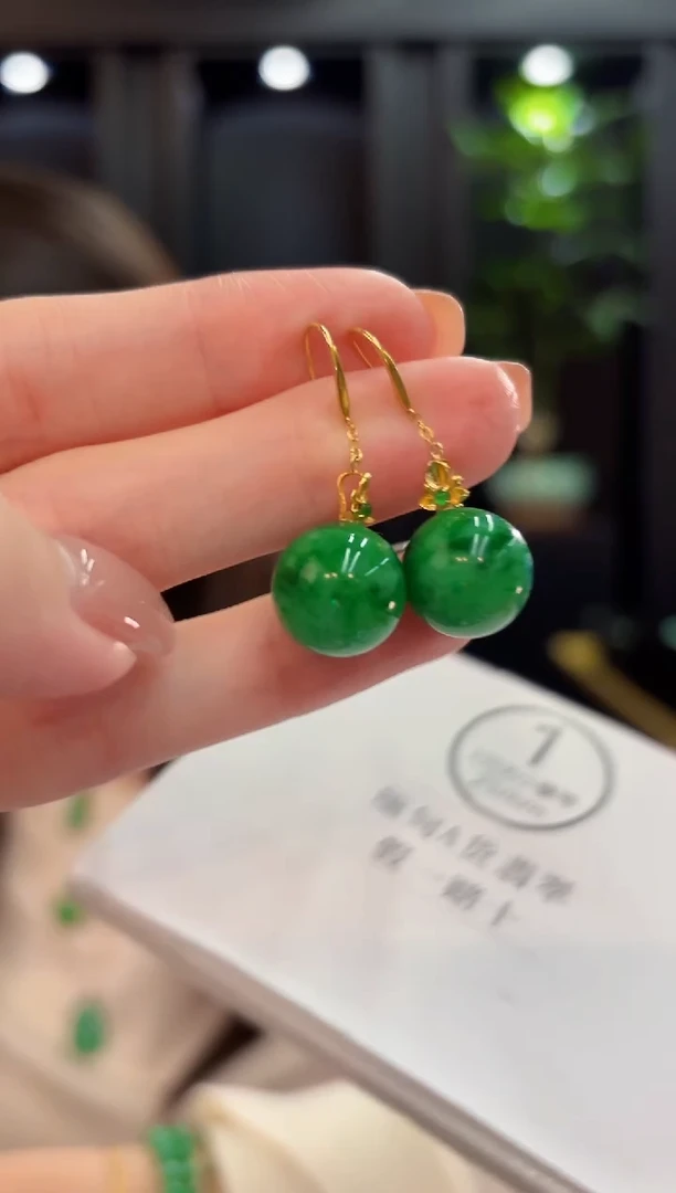 18K金镶嵌翡翠耳饰缅甸A货/多样性发货/一件