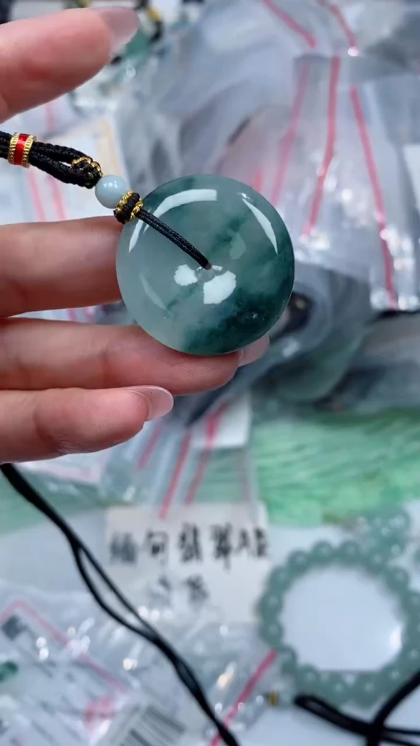 颈饰未镶嵌翡翠吊坠