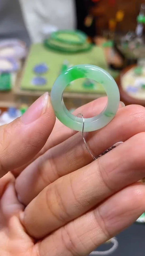 翡翠未镶嵌颈饰指环11圈口