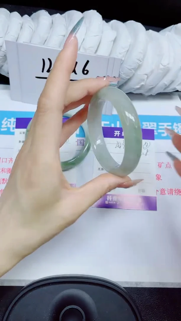 石英质玉手镯未镶嵌243.