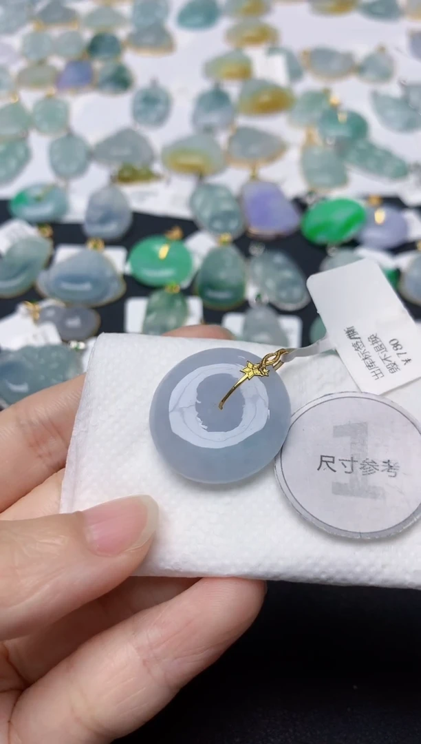 翡翠18K金镶嵌颈饰天然缅甸A货翡翠